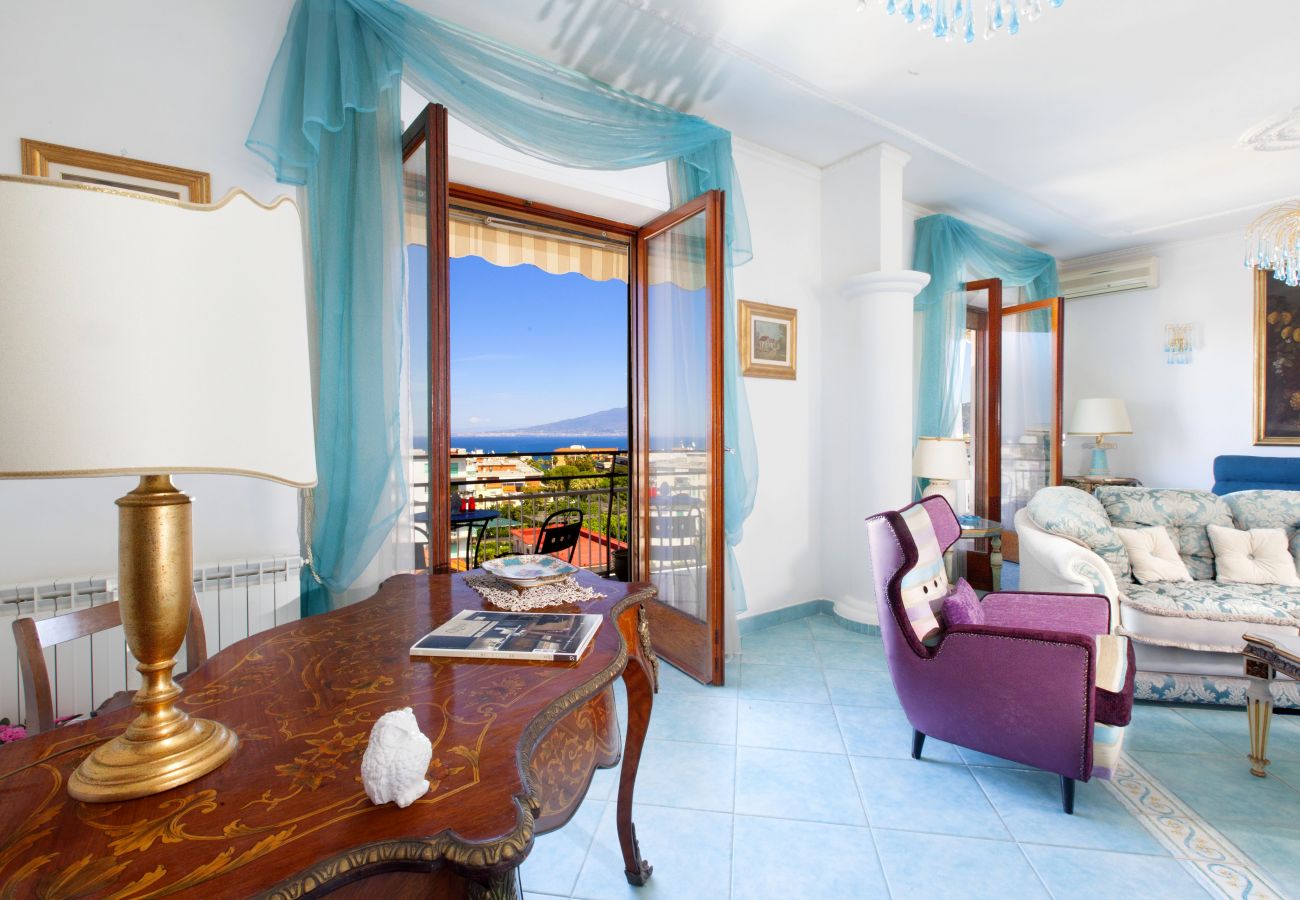 Appartamento a Sorrento - AMORE RENTALS - Appartamento Cielomare con Vista Mare e Balcone