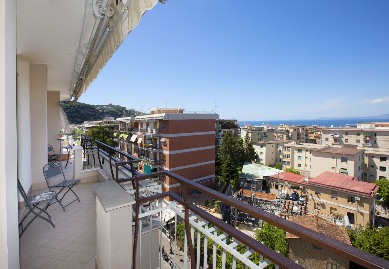 Appartamento a Sorrento - AMORE RENTALS - Appartamento Cielomare con Vista Mare e Balcone