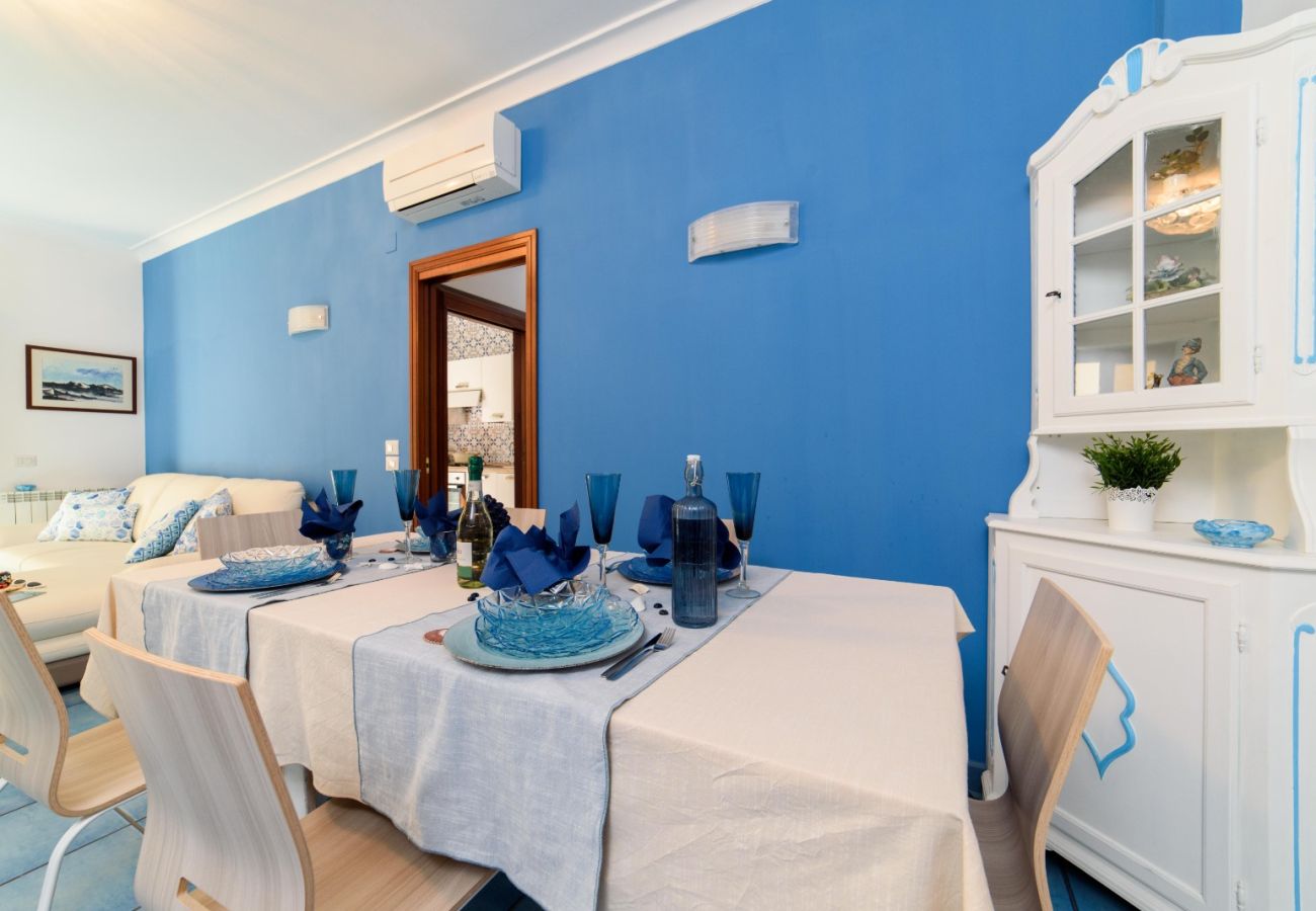 Appartamento a Sorrento - AMORE RENTALS - Sally Home con Terrazza e Vista Mare Parziale