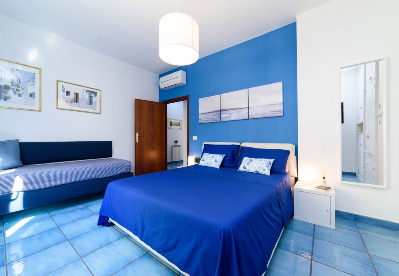 Appartamento a Sorrento - AMORE RENTALS - Sally Home con Terrazza e Vista Mare Parziale