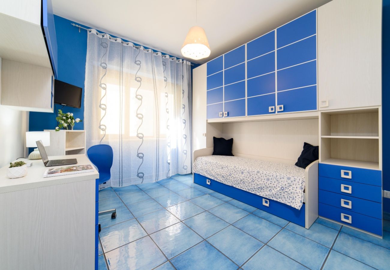 Appartamento a Sorrento - AMORE RENTALS - Sally Home con Terrazza e Vista Mare Parziale