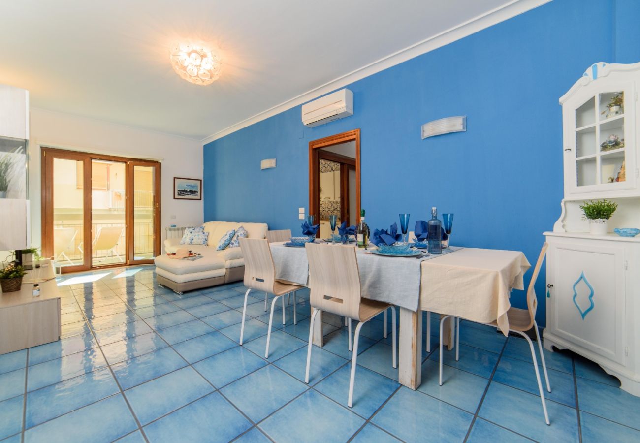 Appartamento a Sorrento - AMORE RENTALS - Sally Home con Terrazza e Vista Mare Parziale