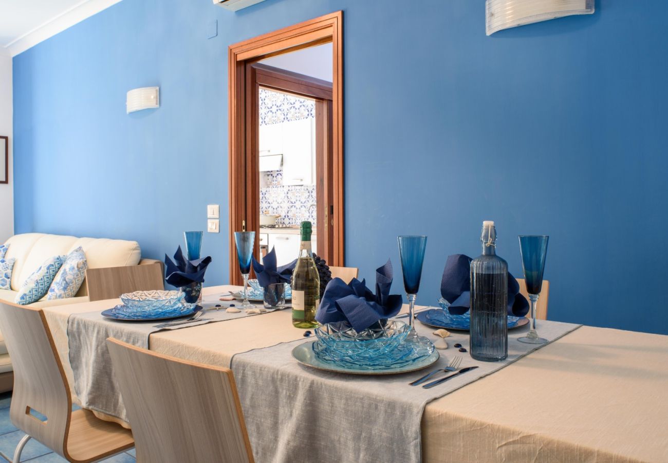 Appartamento a Sorrento - AMORE RENTALS - Sally Home con Terrazza e Vista Mare Parziale