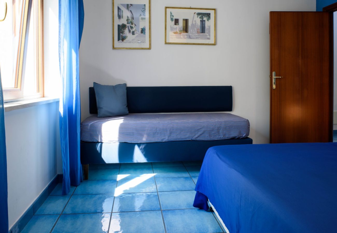 Appartamento a Sorrento - AMORE RENTALS - Sally Home con Terrazza e Vista Mare Parziale