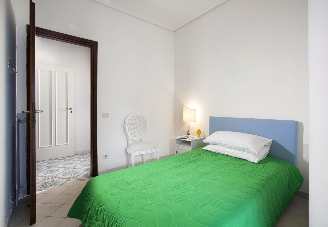 Appartamento a Sorrento - AMORE RENTALS - Appartamento Annarita con Balcone e Aria Condizionata