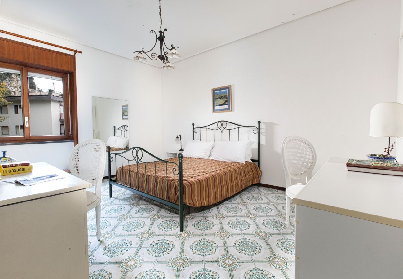 Appartamento a Sorrento - AMORE RENTALS - Appartamento Annarita con Balcone e Aria Condizionata