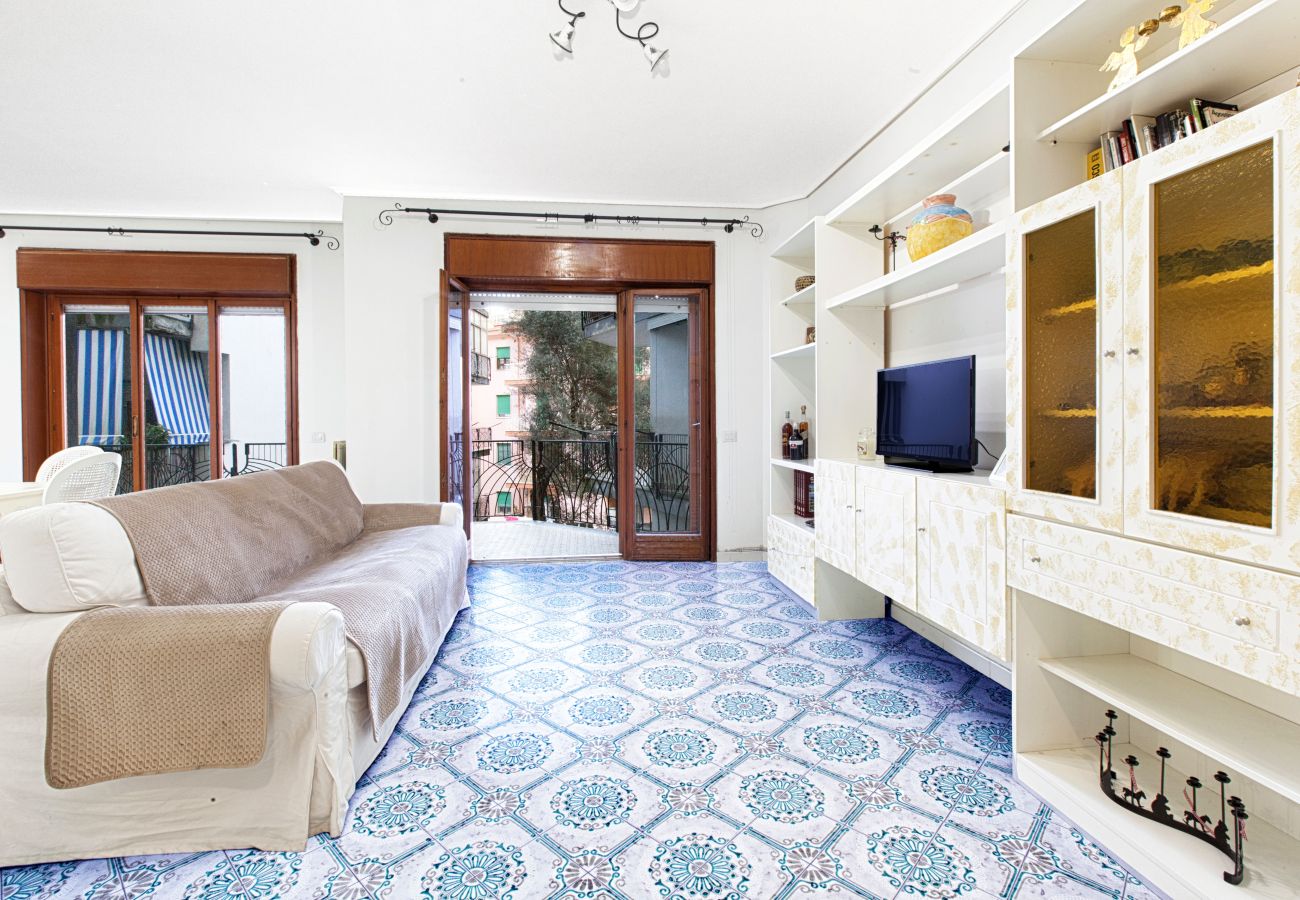 Appartamento a Sorrento - AMORE RENTALS - Appartamento Annarita con Balcone e Aria Condizionata