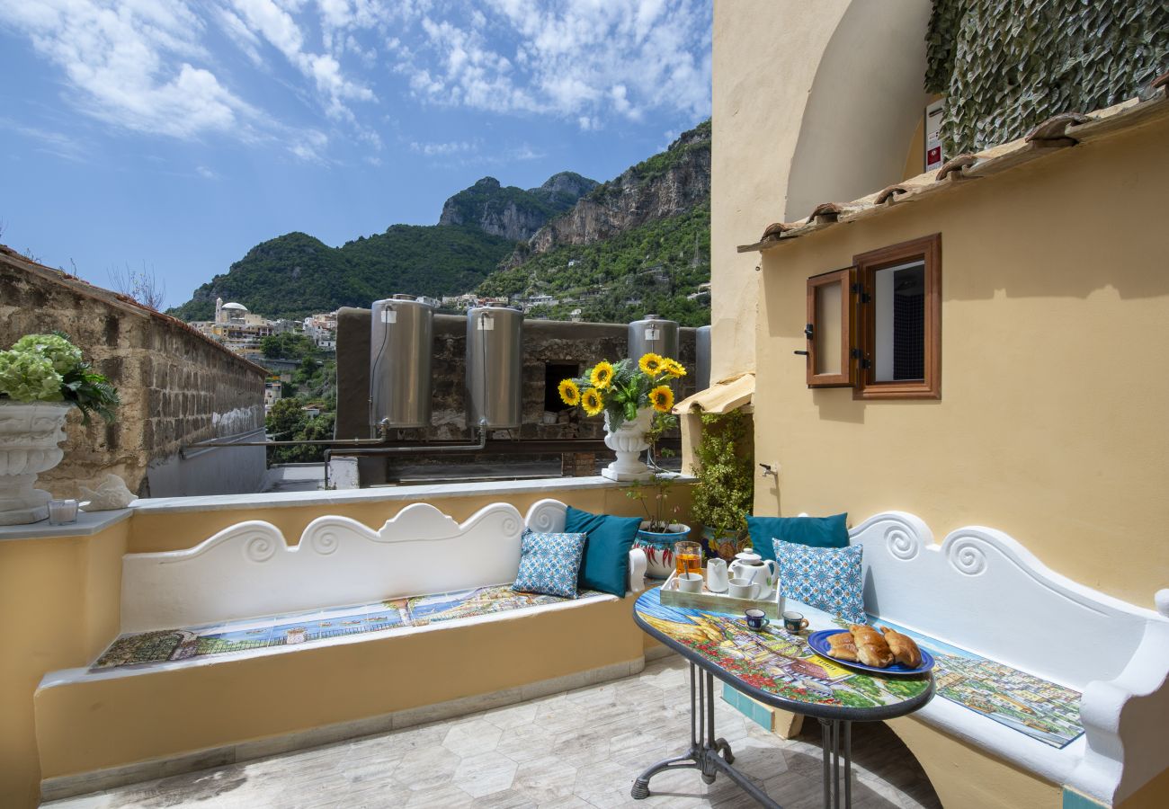 Casa a Positano - AMORE RENTALS - Residence Barbera con Terrazza e Aria Condizionata