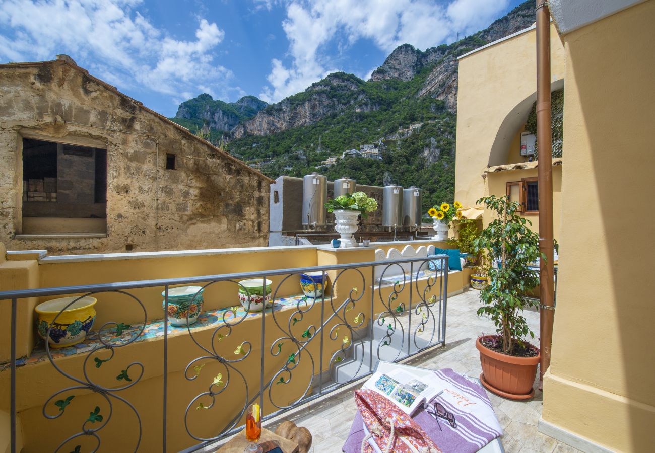 Casa a Positano - AMORE RENTALS - Residence Barbera con Terrazza e Aria Condizionata