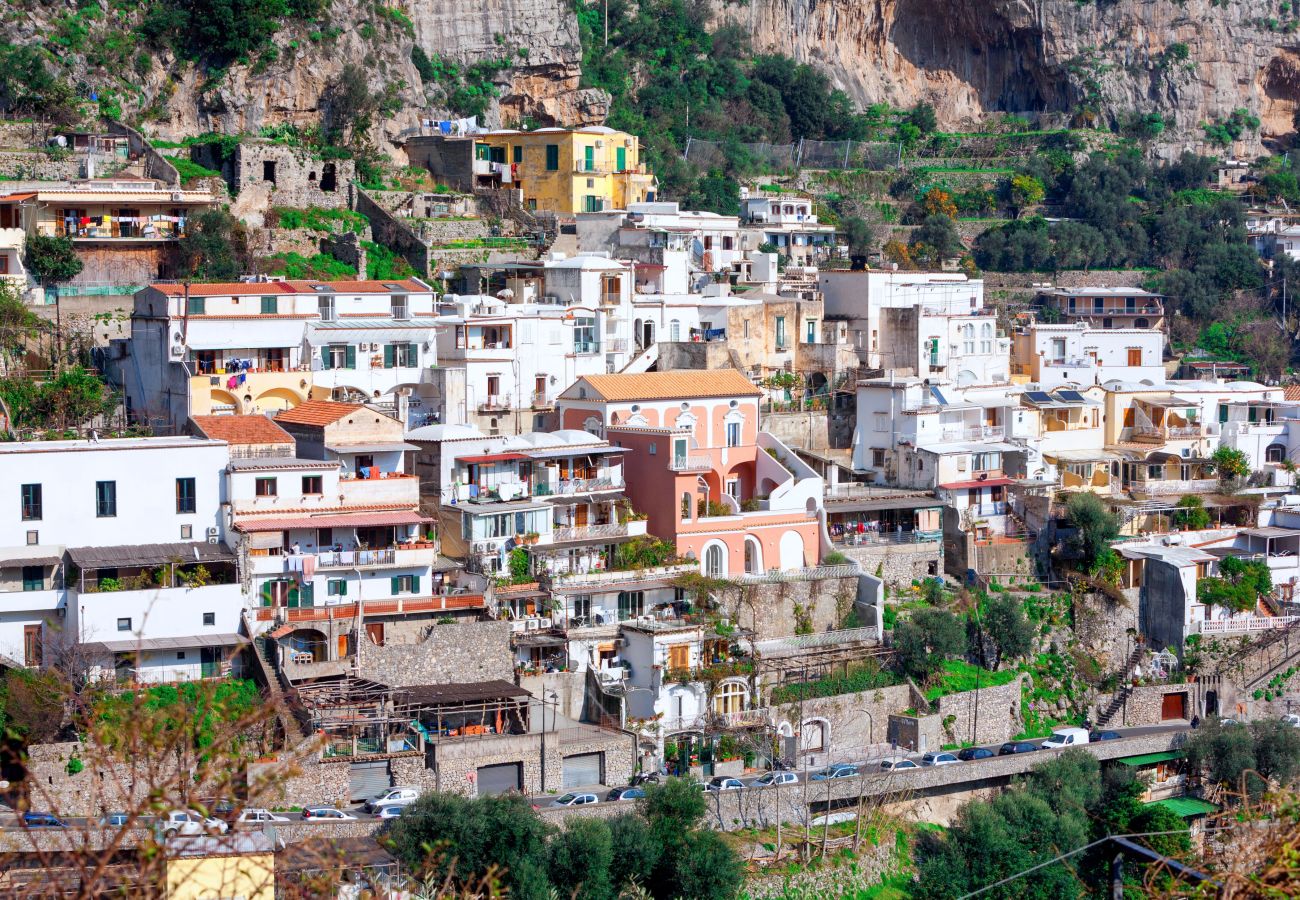 Casa a Positano - AMORE RENTALS - Residence Barbera con Terrazza e Aria Condizionata