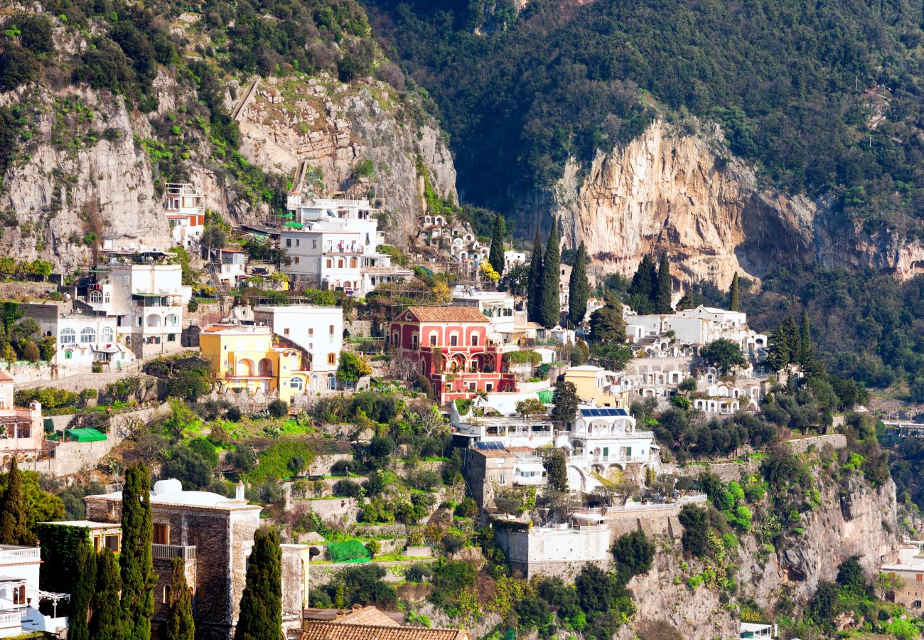 Casa a Positano - AMORE RENTALS - Residence Barbera con Terrazza e Aria Condizionata