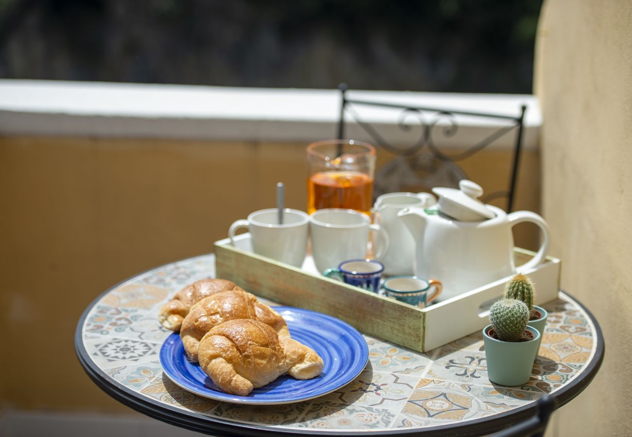 Casa a Positano - AMORE RENTALS - Residence Barbera con Terrazza e Aria Condizionata