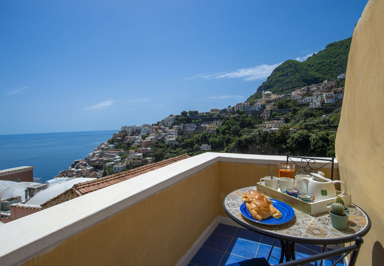 Casa a Positano - AMORE RENTALS - Residence Barbera con Terrazza e Aria Condizionata