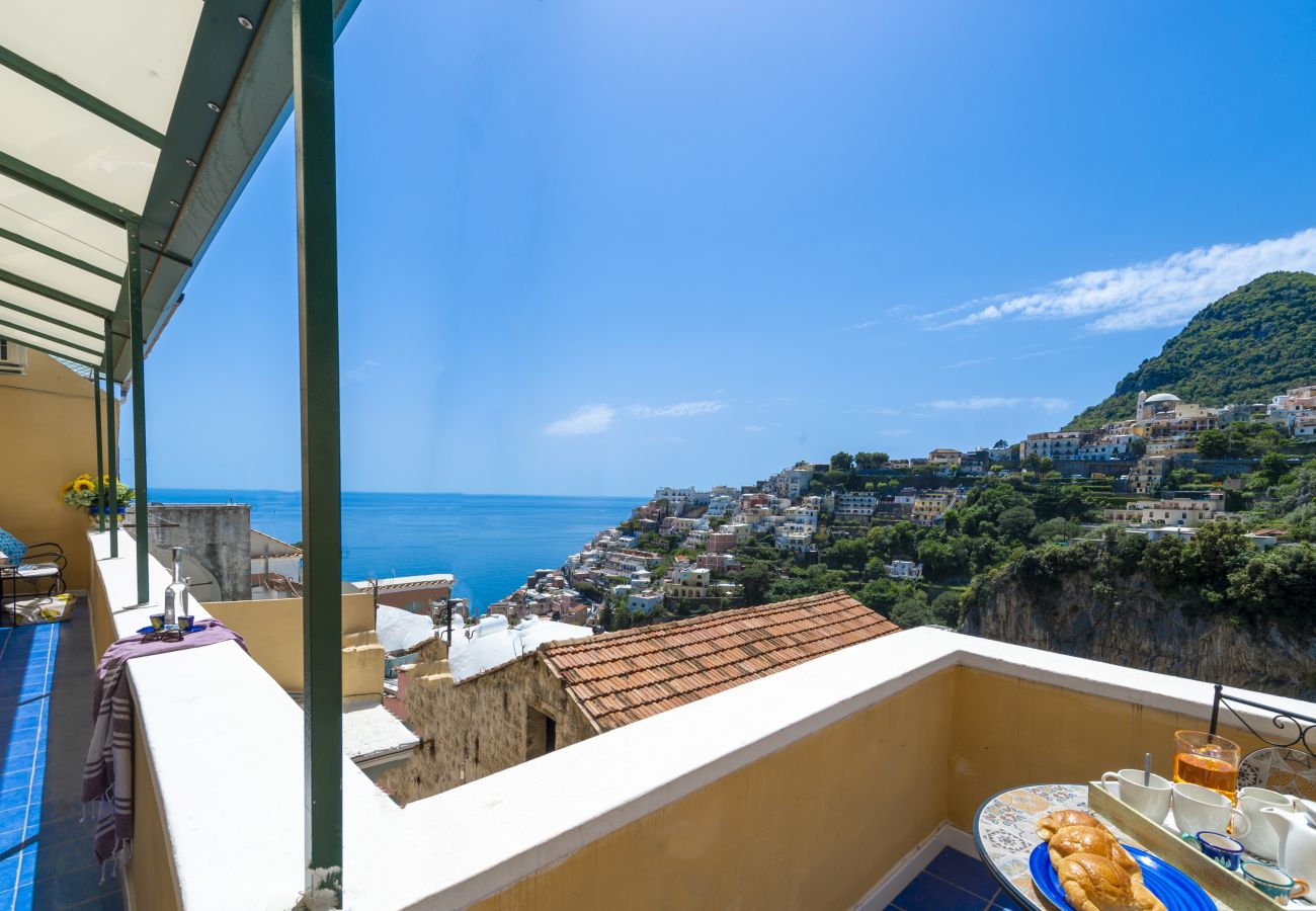 Casa a Positano - AMORE RENTALS - Residence Barbera con Terrazza e Aria Condizionata