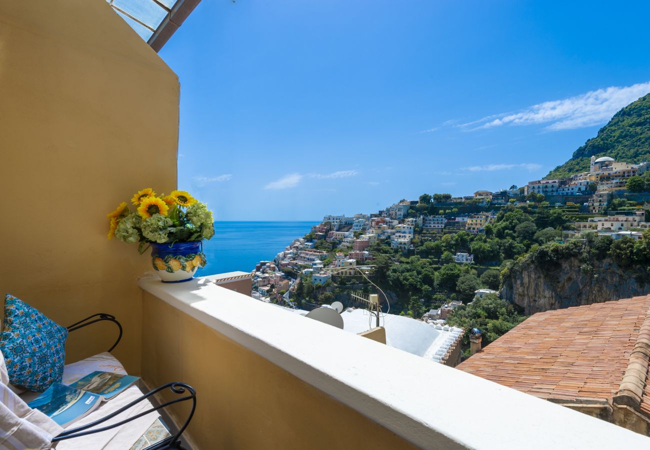 Casa a Positano - AMORE RENTALS - Residence Barbera con Terrazza e Aria Condizionata