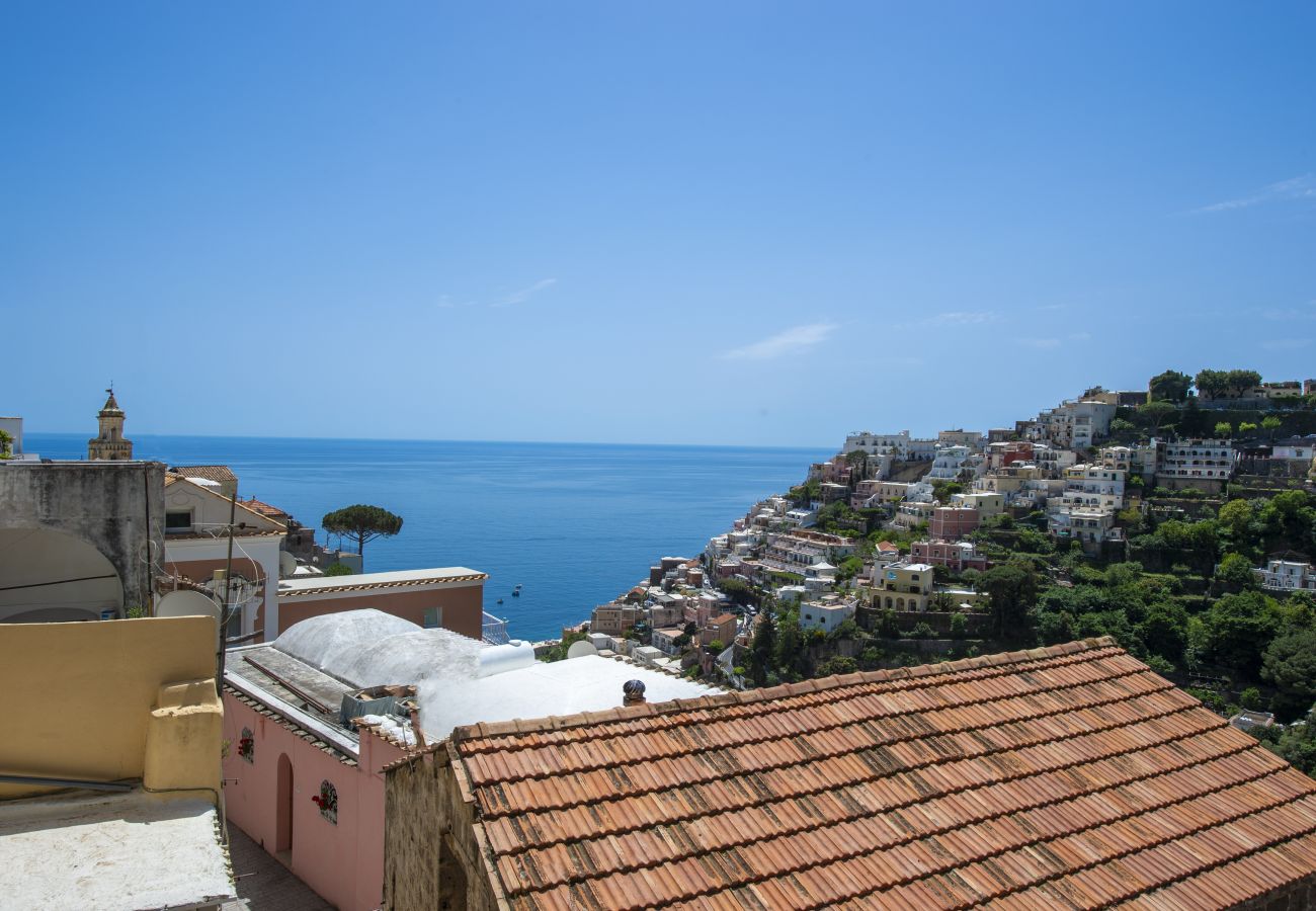 Casa a Positano - AMORE RENTALS - Residence Barbera con Terrazza e Aria Condizionata