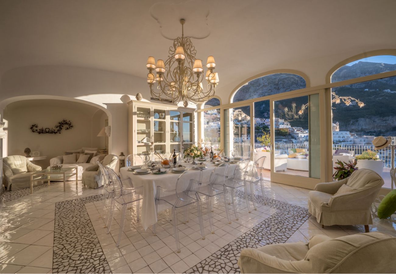 Villa a Positano - AMORE RENTALS - Villa Elio con Vista Mare, Piscina Riscaldata e Parcheggio