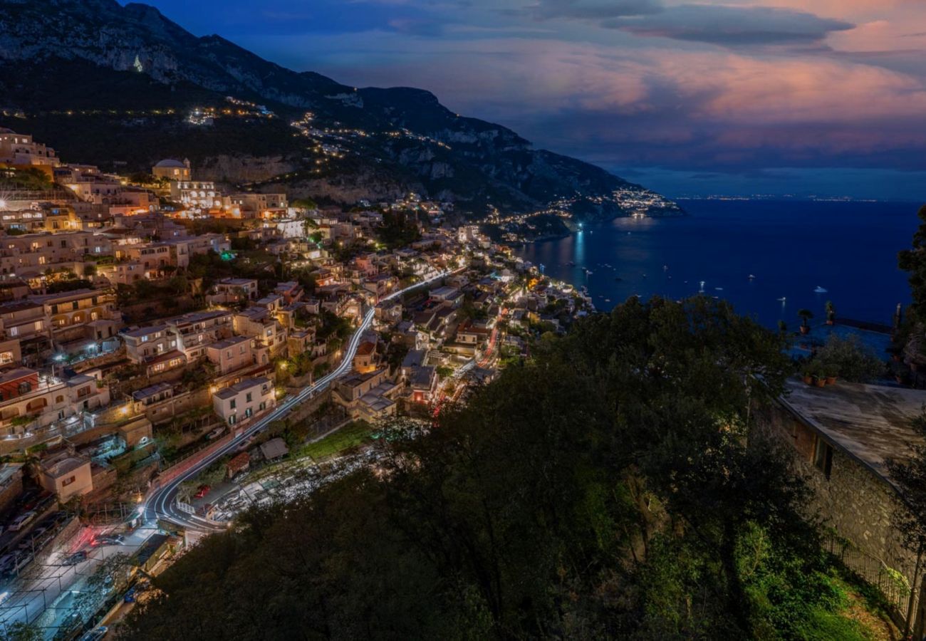 Villa a Positano - AMORE RENTALS - Villa Elio con Vista Mare, Piscina Riscaldata e Parcheggio