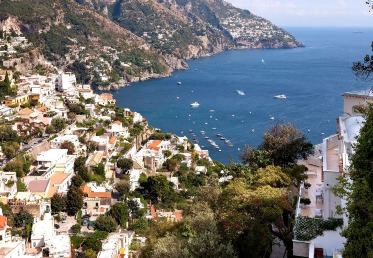 Villa a Positano - AMORE RENTALS - Villa Elio con Vista Mare, Piscina Riscaldata e Parcheggio