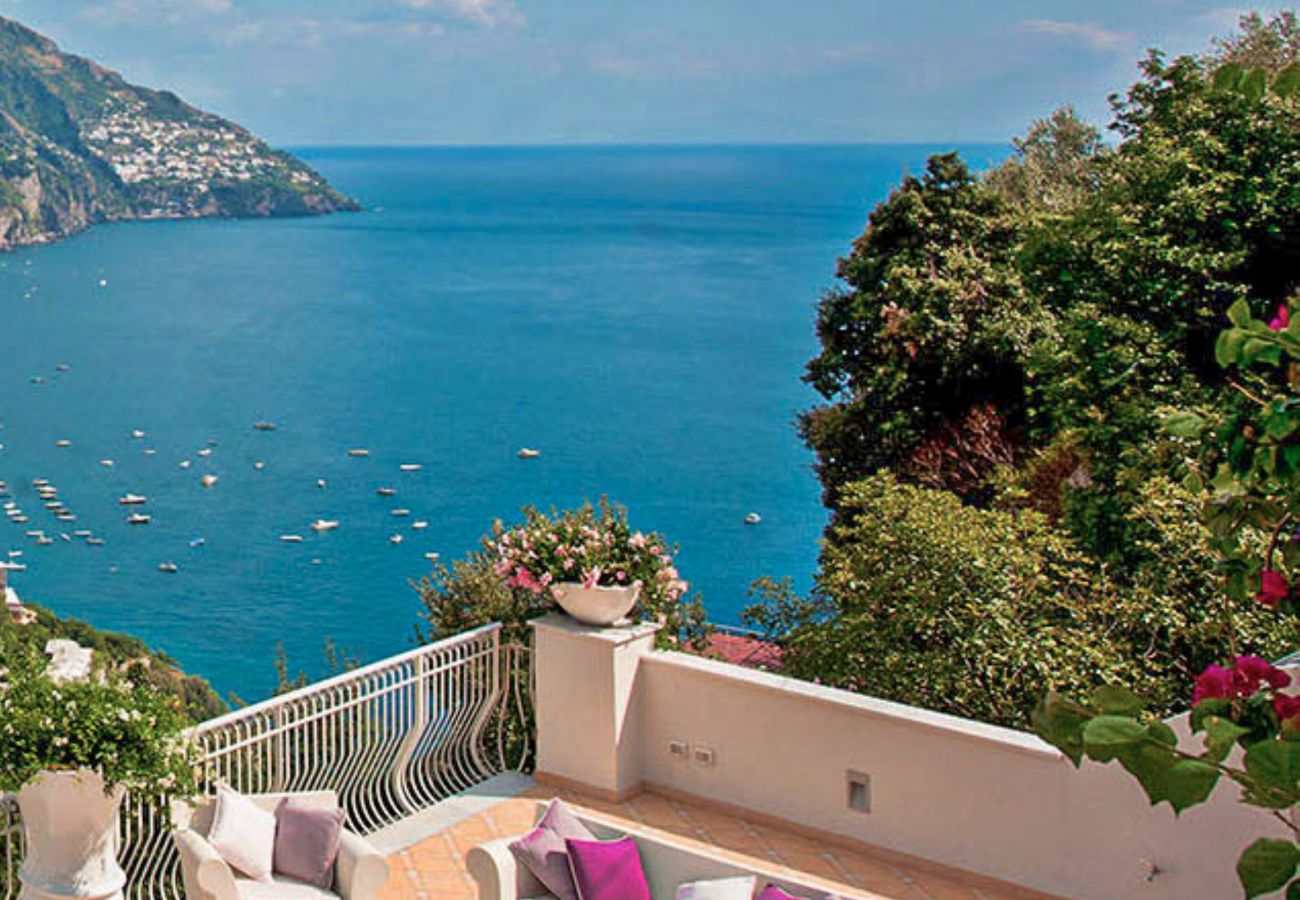 Villa a Positano - AMORE RENTALS - Villa Elio con Vista Mare, Piscina Riscaldata e Parcheggio