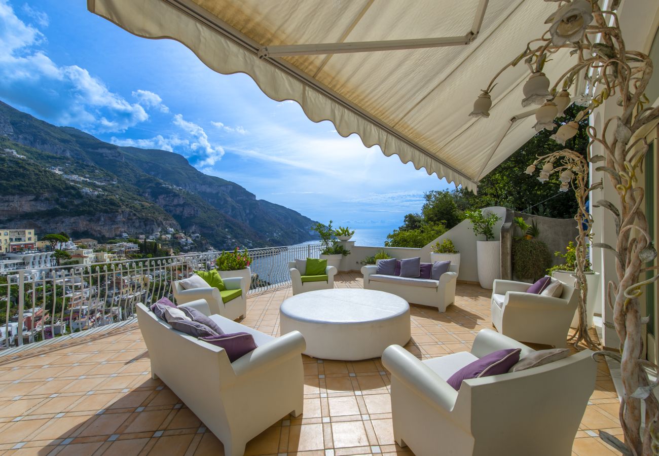 Villa a Positano - AMORE RENTALS - Villa Elio con Vista Mare, Piscina Riscaldata e Parcheggio