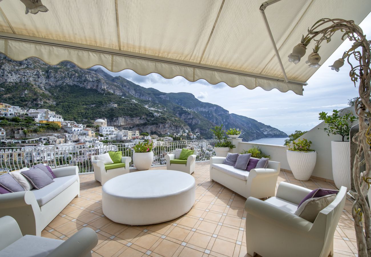 Villa a Positano - AMORE RENTALS - Villa Elio con Vista Mare, Piscina Riscaldata e Parcheggio