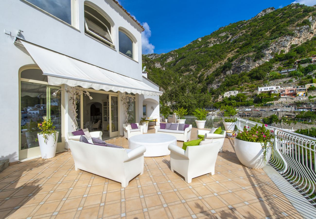 Villa a Positano - AMORE RENTALS - Villa Elio con Vista Mare, Piscina Riscaldata e Parcheggio