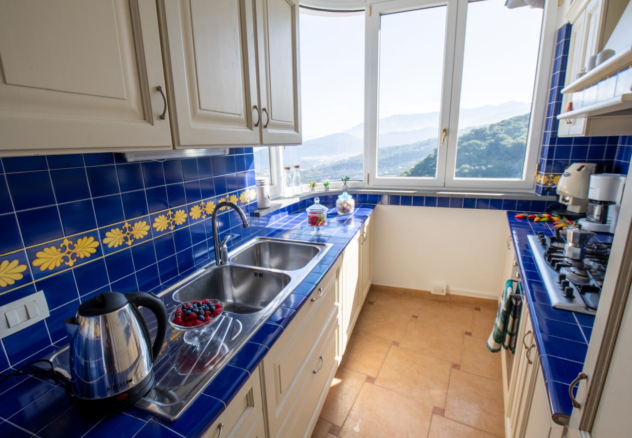 Villa a Sorrento - AMORE RENTALS - Villa Grazielluccia con Vista Mare e Parcheggio