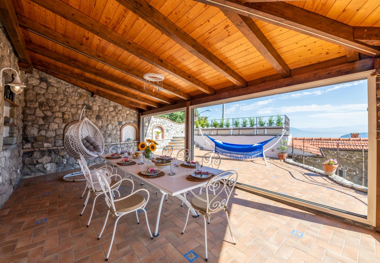 Villa a Sorrento - AMORE RENTALS - Villa Grazielluccia con Vista Mare e Parcheggio