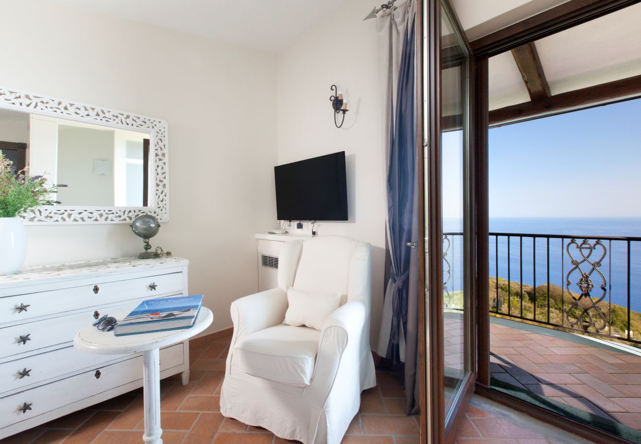 Villa a Massa Lubrense - AMORE RENTALS - Villa Ambra con Vasca Idromassaggio, Giardino e Vista Mare