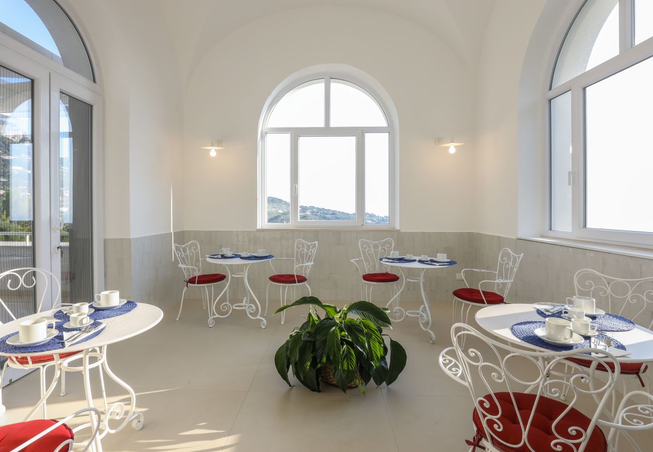 Villa a Anacapri - AMORE RENTALS - Villa Olivella con Piscina, Giardino e Vista Mare