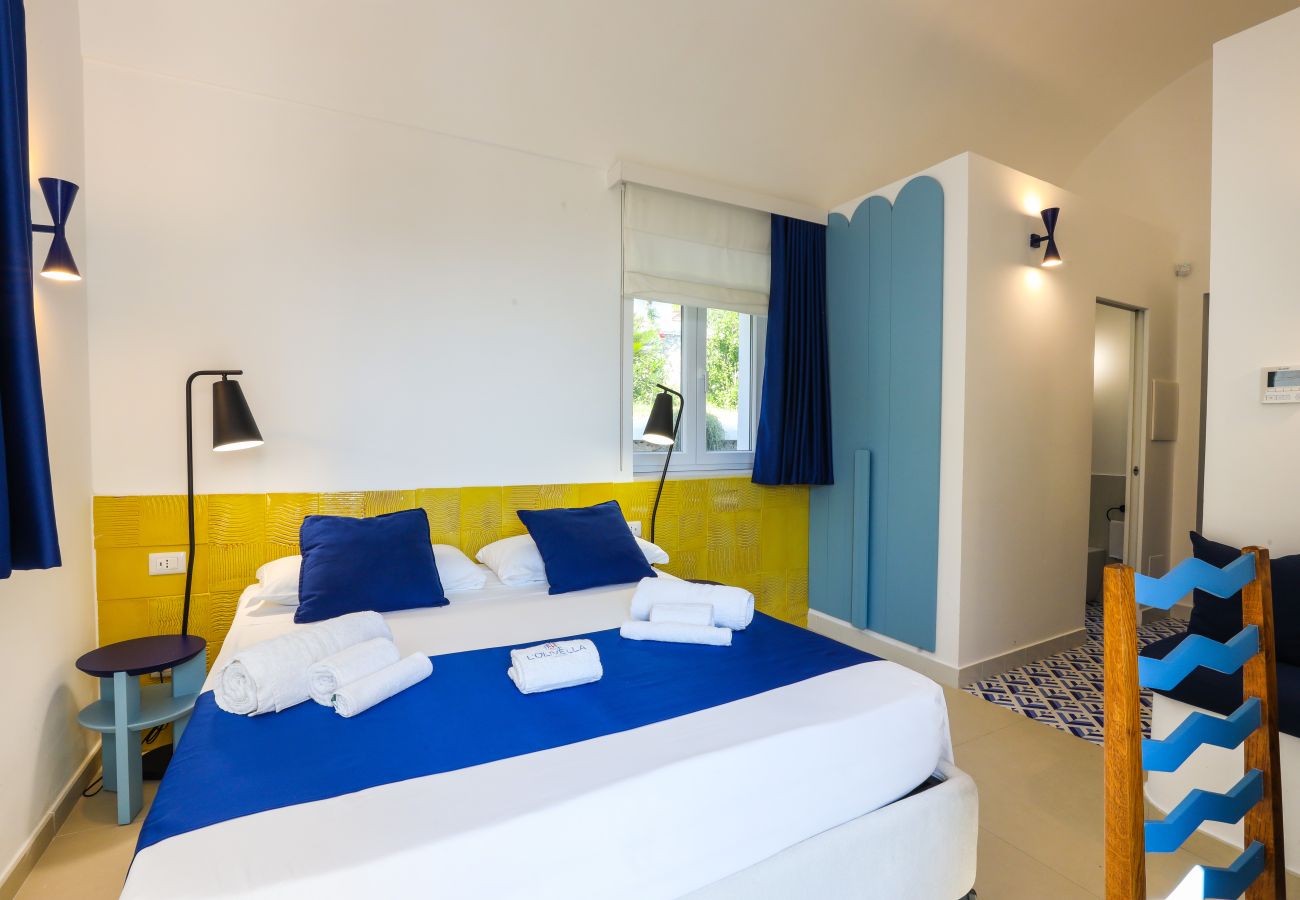 Villa a Anacapri - AMORE RENTALS - Villa Olivella con Piscina, Giardino e Vista Mare