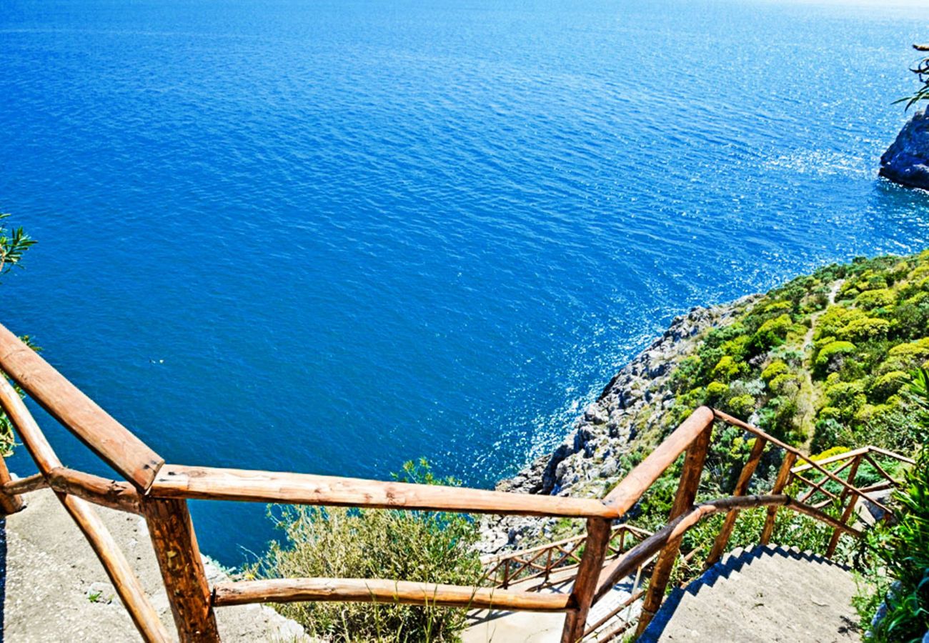 Casa a Praiano - AMORE RENTALS - Casa Gianna con Vista Mare e Discesa diretta al Mare