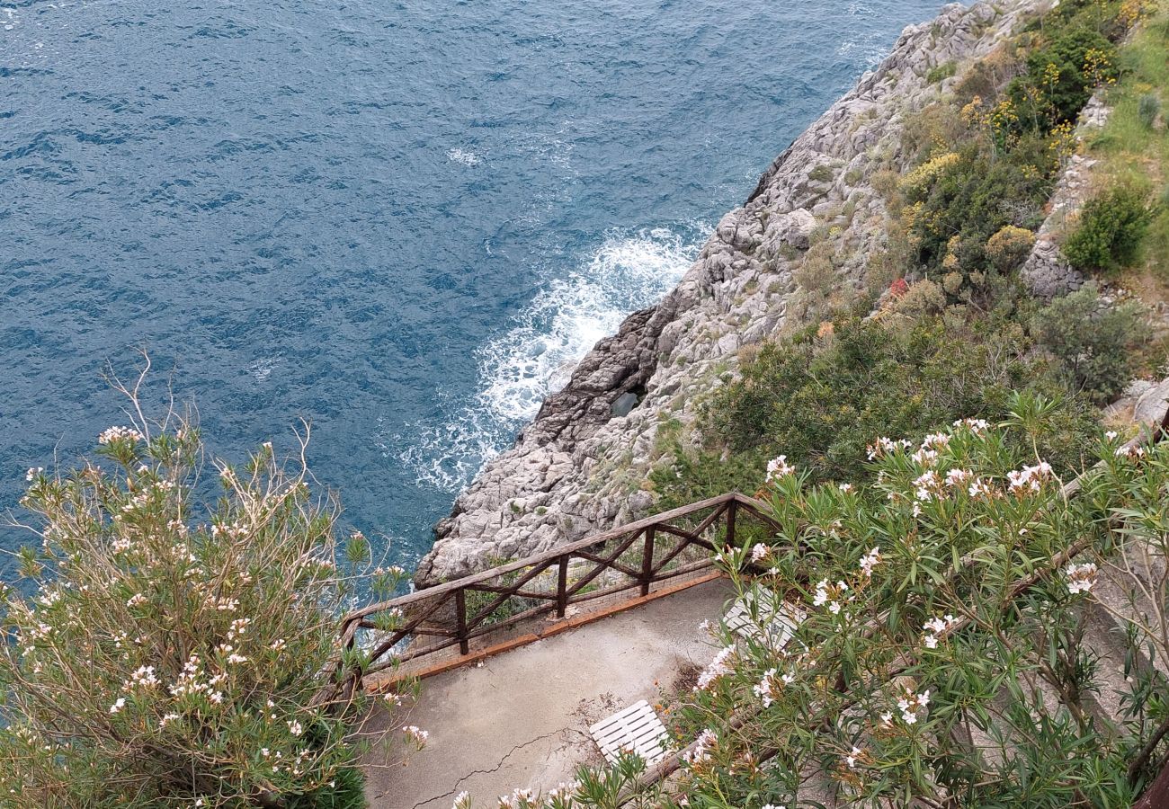 Casa a Praiano - AMORE RENTALS - Casa Gianna con Vista Mare e Discesa diretta al Mare