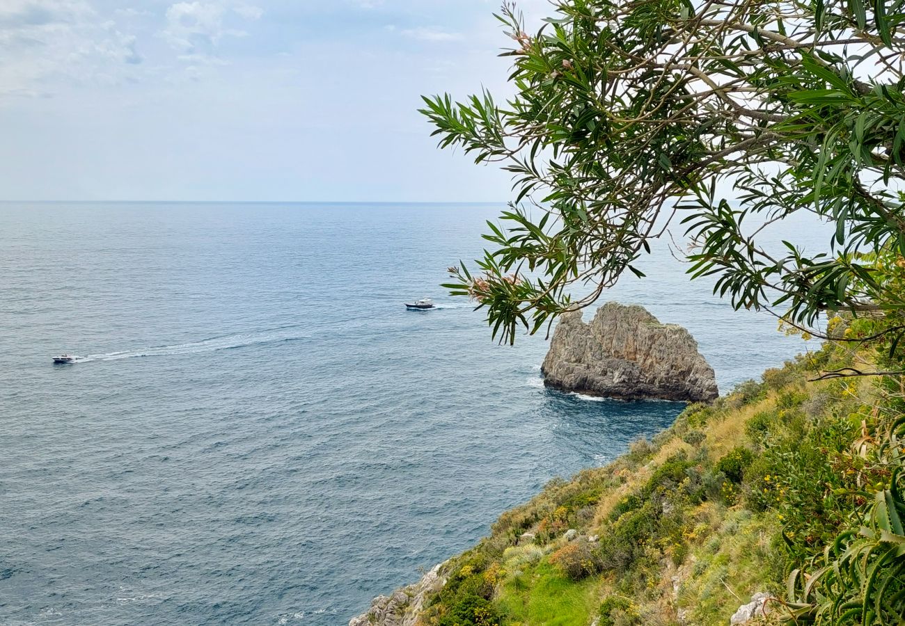 Casa a Praiano - AMORE RENTALS - Casa Gianna con Vista Mare e Discesa diretta al Mare