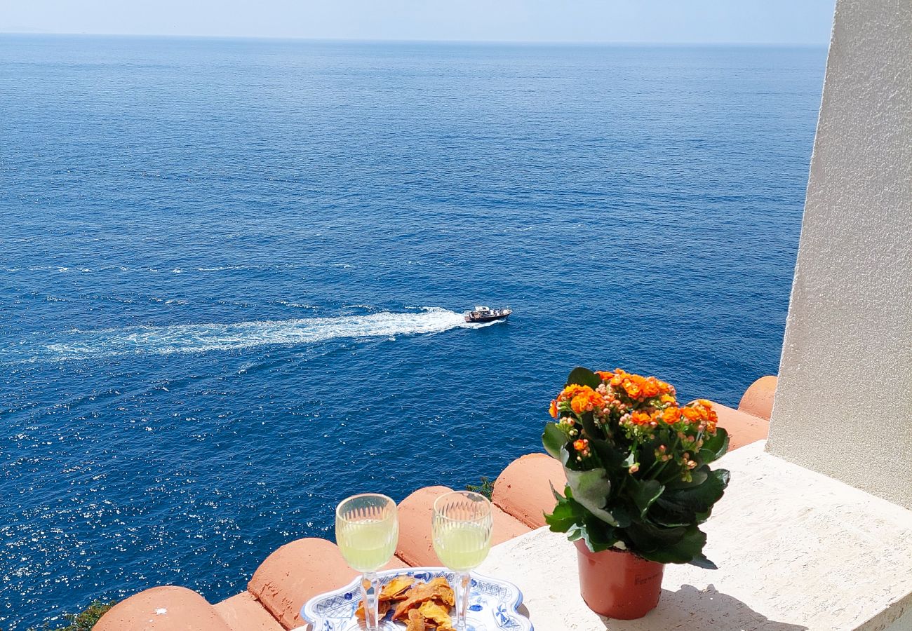 Casa a Praiano - AMORE RENTALS - Casa Gianna con Vista Mare e Discesa diretta al Mare