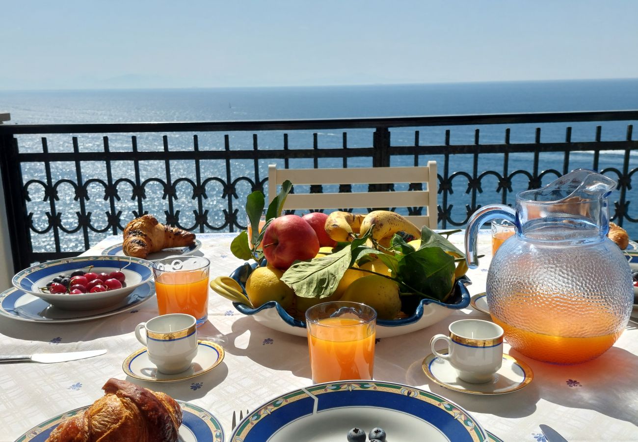 Casa a Praiano - AMORE RENTALS - Casa Gianna con Vista Mare e Discesa diretta al Mare