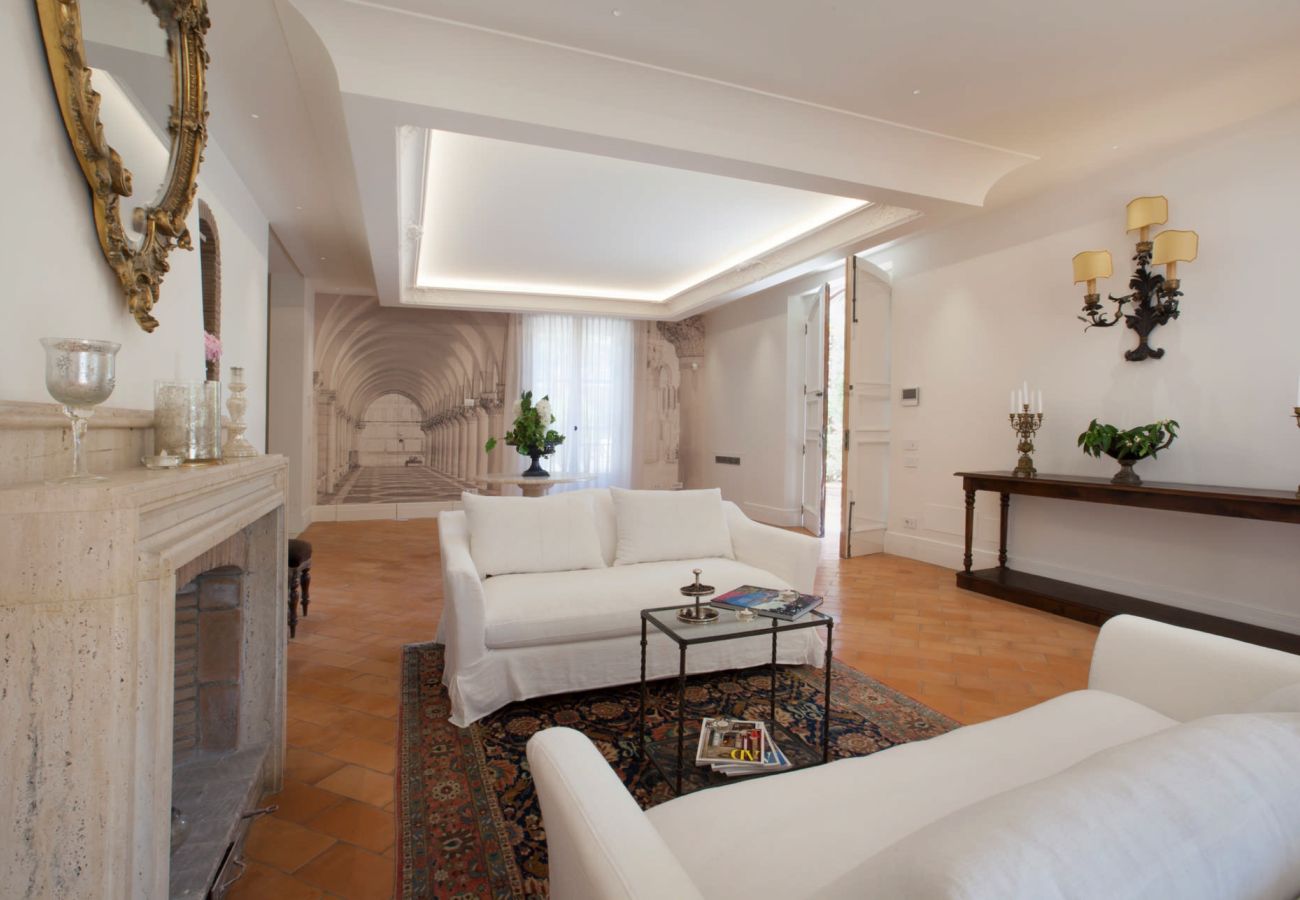 Villa a Sorrento - AMORE RENTALS - Villa Ebe con Giardino Privata e Vasca Idromassaggio