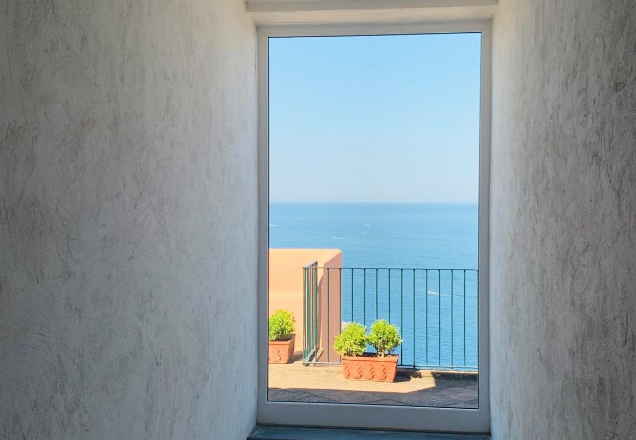 Villa a Massa Lubrense - AMORE RENTALS - Villa Punta San Lorenzo con Terrazze e Vista Mare