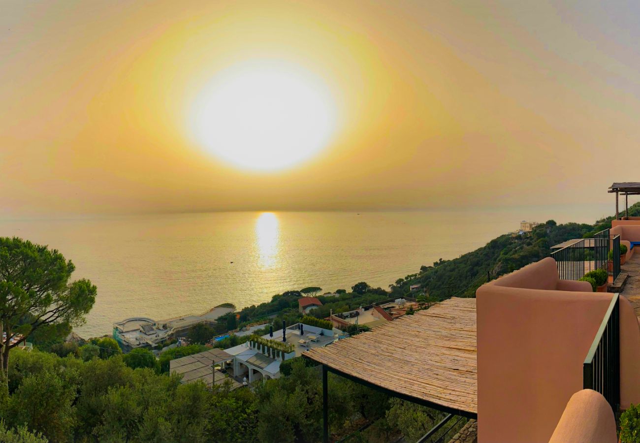 Villa a Massa Lubrense - AMORE RENTALS - Villa Punta San Lorenzo con Terrazze e Vista Mare