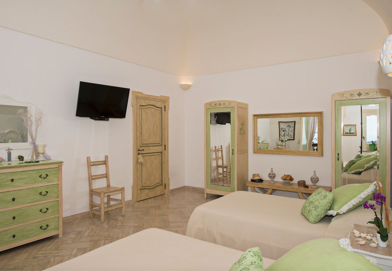 Villa a Positano - AMORE RENTALS - Villa Demetra con Vista Mare e Terrazzo Privato