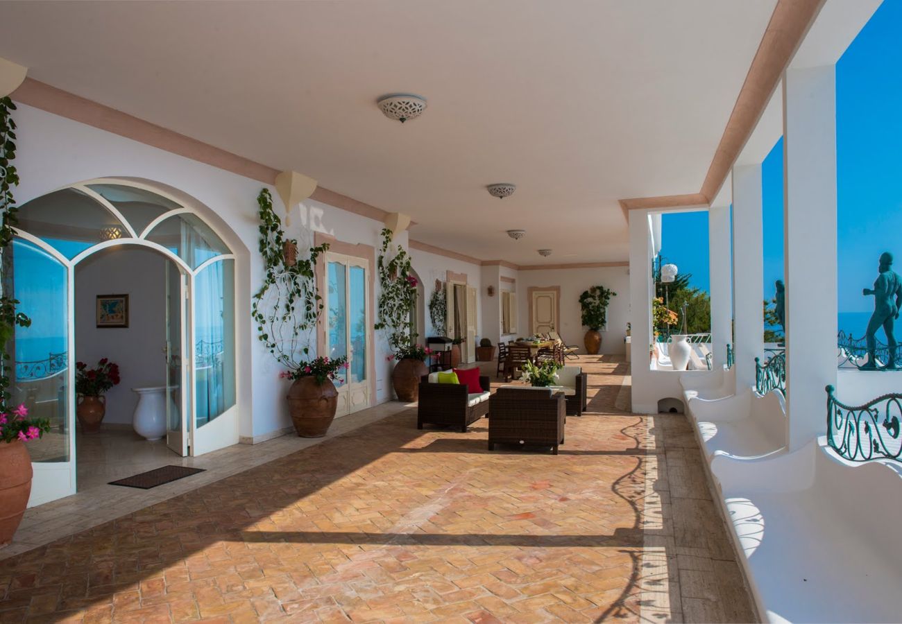 Villa a Positano - AMORE RENTALS - Villa Demetra con Vista Mare e Terrazzo Privato