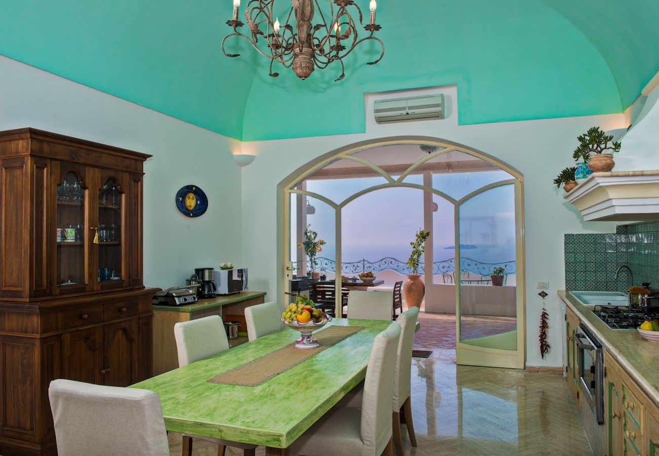 Villa a Positano - AMORE RENTALS - Villa Demetra con Vista Mare e Terrazzo Privato