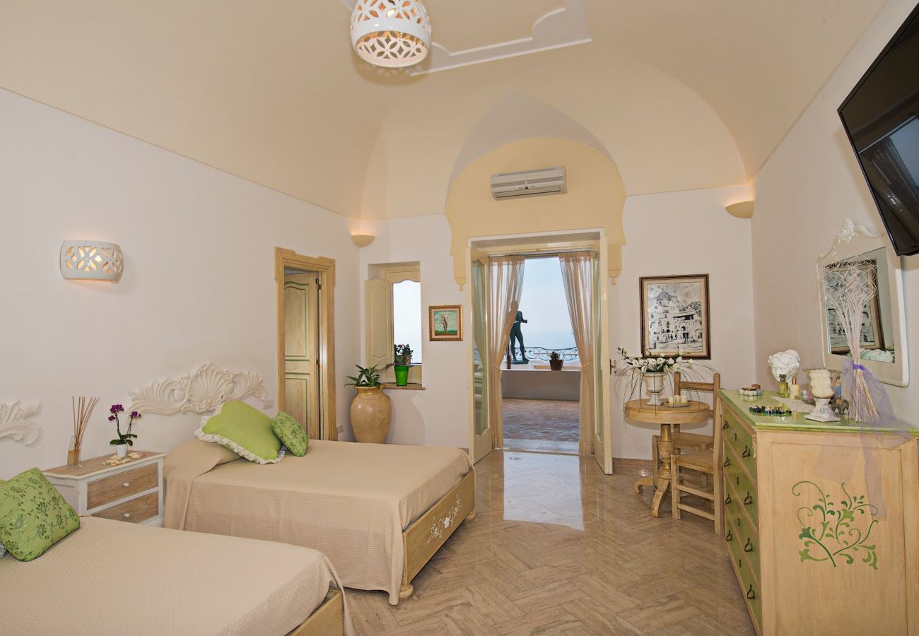 Villa a Positano - AMORE RENTALS - Villa Demetra con Vista Mare e Terrazzo Privato