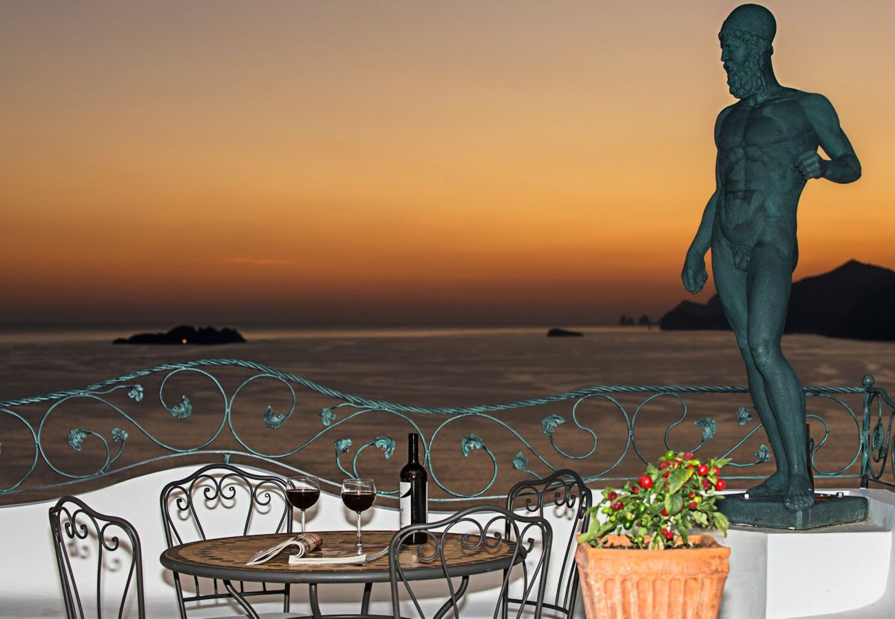 Villa a Positano - AMORE RENTALS - Villa Demetra con Vista Mare e Terrazzo Privato