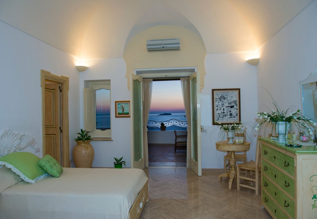 Villa a Positano - AMORE RENTALS - Villa Demetra con Vista Mare e Terrazzo Privato