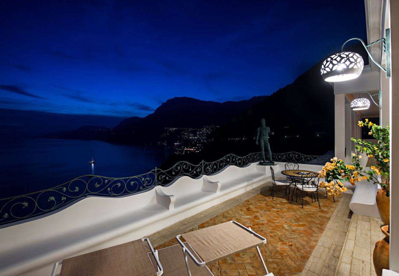 Villa a Positano - AMORE RENTALS - Villa Demetra con Vista Mare e Terrazzo Privato