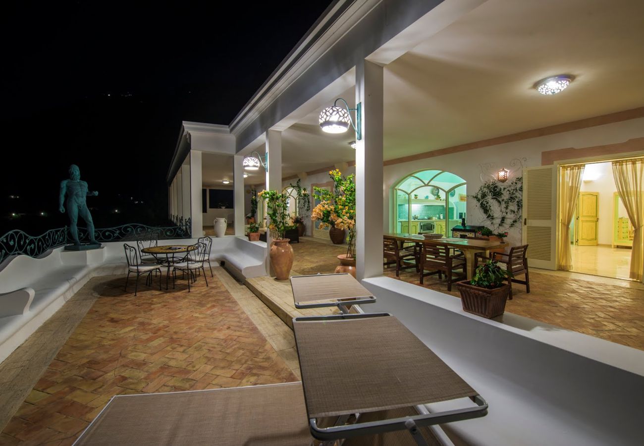 Villa a Positano - AMORE RENTALS - Villa Demetra con Vista Mare e Terrazzo Privato