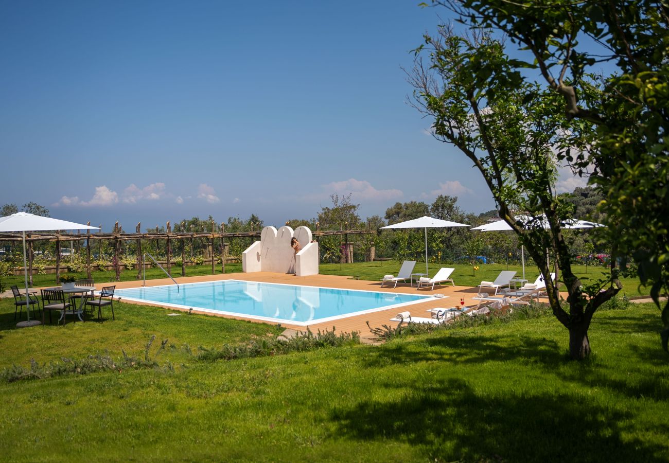 Villa a Massa Lubrense - AMORE RENTALS - Villa Antea con Piscine Private e Vista Mare