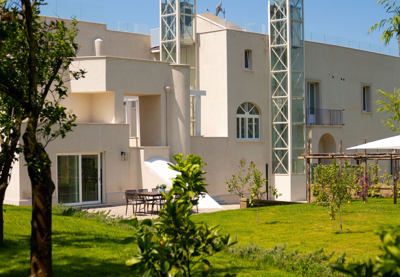 Villa a Massa Lubrense - AMORE RENTALS - Villa Antea con Piscine Private e Vista Mare